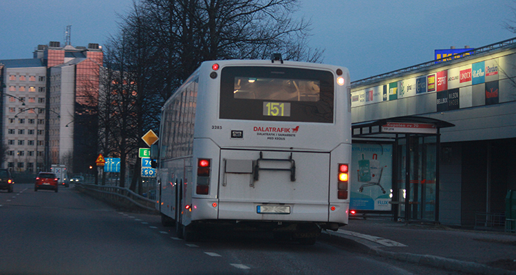 Buss vid busshållplats