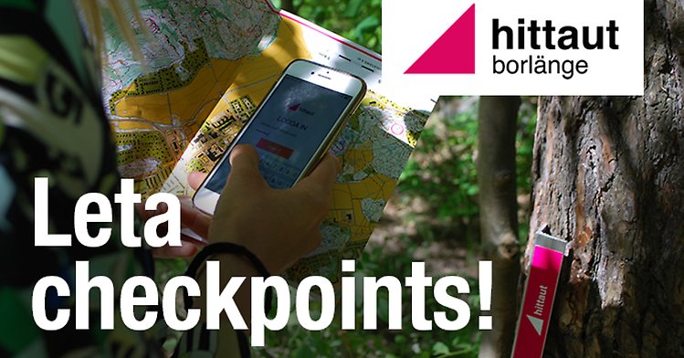 Person håller i telefon och karta i skogen. Bildtext: Leta checkpoints! hittaut Borlänge