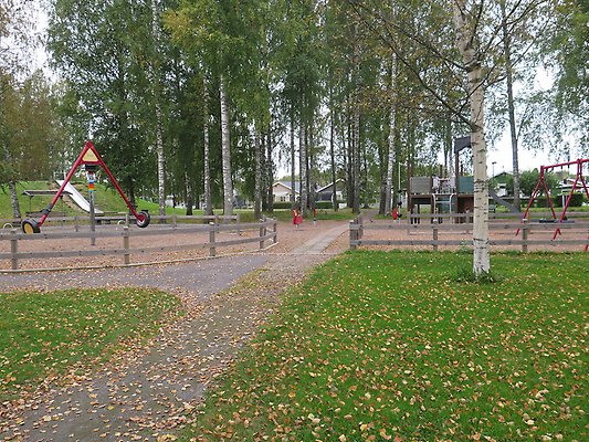 Väster Forssa Klack lekplats, gungleksak och gungor. 